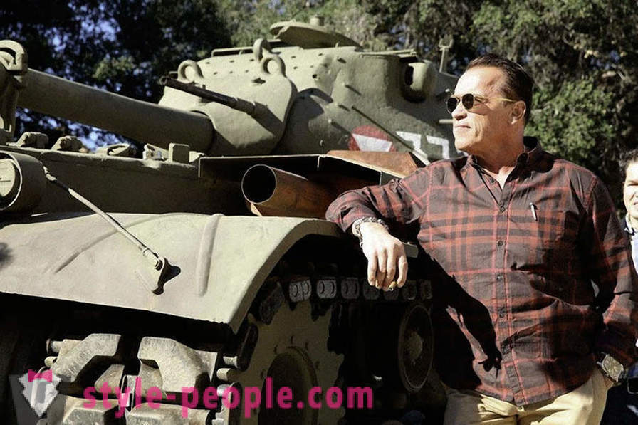 Biroul lui Arnold Schwarzenegger în armată