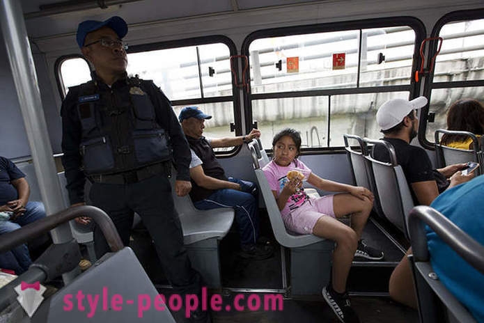 De ce locuitorii orasului Mexico cumpara telefoane mobile dummy