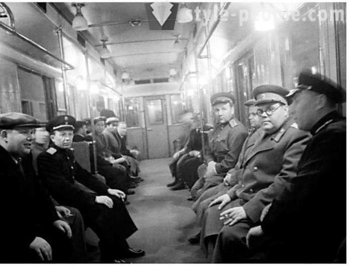 Metro Moscova, care a devenit acasă pentru mulți în timpul războiului