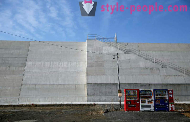 Coasta din Japonia, tsunami-ul deteriorat în 2011, protejat peretele de 12 metri