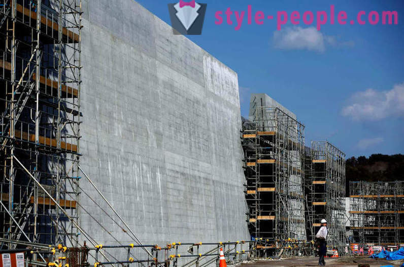 Coasta din Japonia, tsunami-ul deteriorat în 2011, protejat peretele de 12 metri