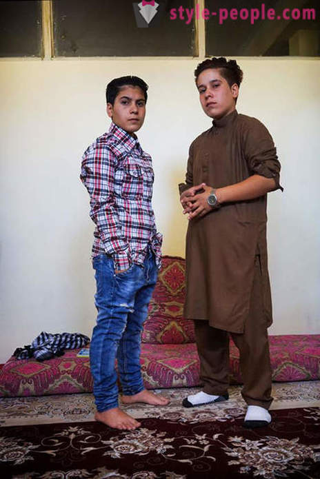 De ce sunt ridicate ca băieți în Afganistan, unele fete