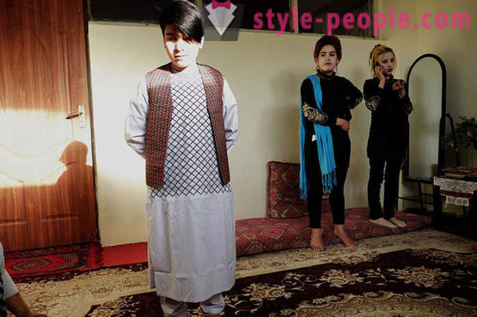 De ce sunt ridicate ca băieți în Afganistan, unele fete