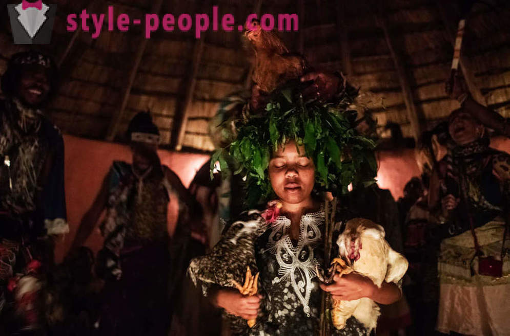 Ritualuri de inițiere de vindecătorii tradiționali din Africa de Sud