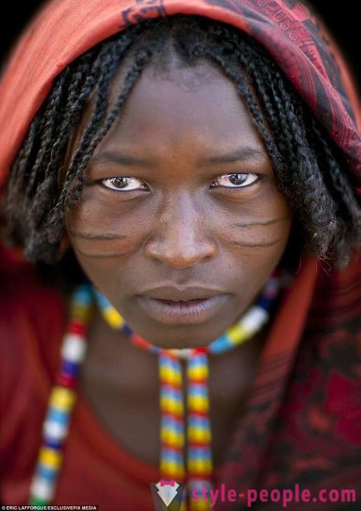 În Africa, cicatrici împodobesc nu numai bărbați