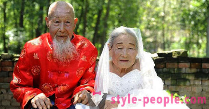 Dupa 80 de ani de căsătorie, cuplul a făcut în cele din urmă o sedinta foto de nunta