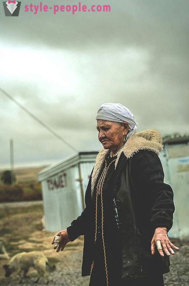 Vest fotograf a petrecut două luni vizitând kazah șaman