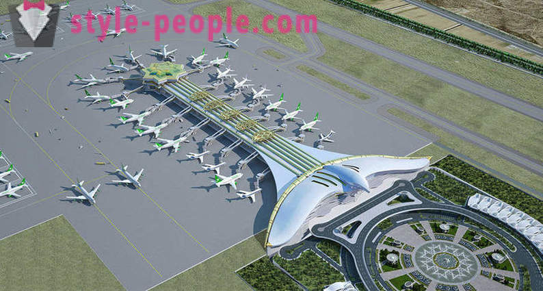 Turkmenistan a deschis aeroportului sub forma unui șoim care zboară
