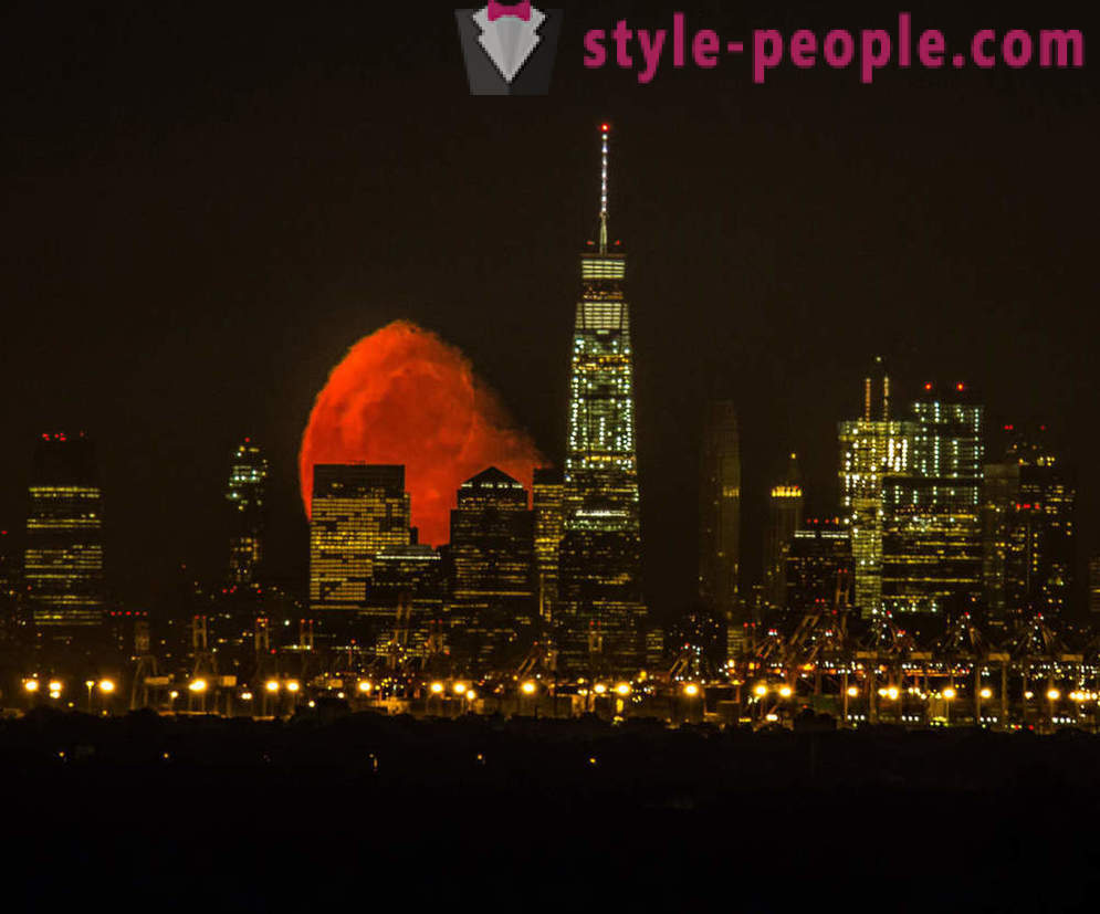 Bloody Moon peste Manhattan