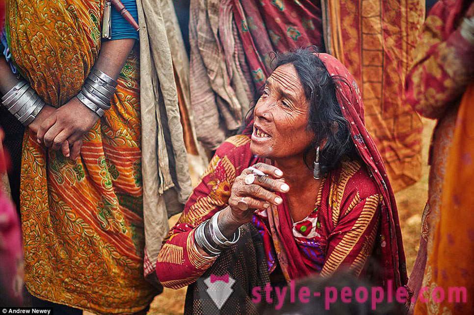 Ultimele vanatori-culegatori: viața unui trib primitiv în Nepal
