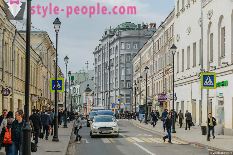 Noi străzile din Moscova, un an mai târziu
