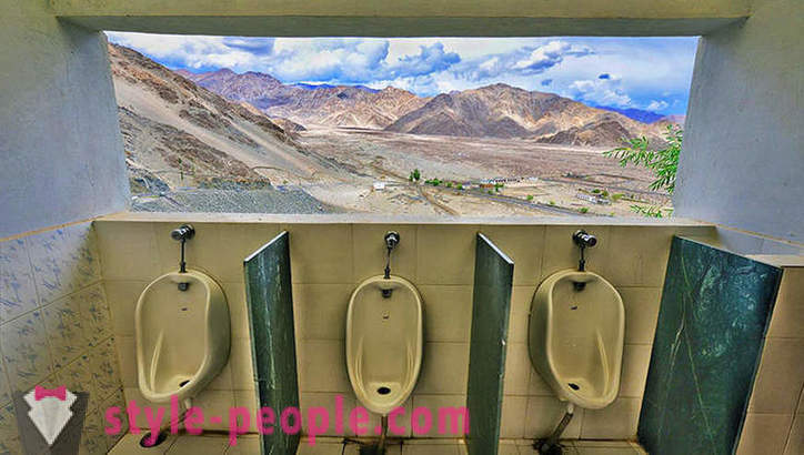 Din necesitate, dar nu nebun: toaletele publice cele mai neobișnuite