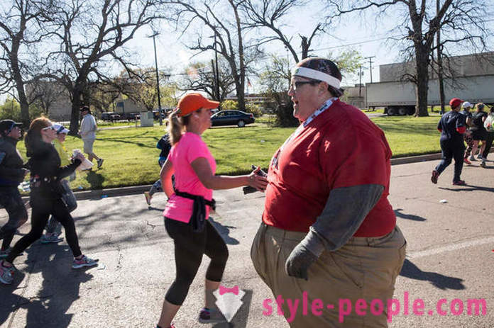 Fugi, fără oprire: om cu o greutate de 250 kg, inspiră pe oameni prin exemplul său