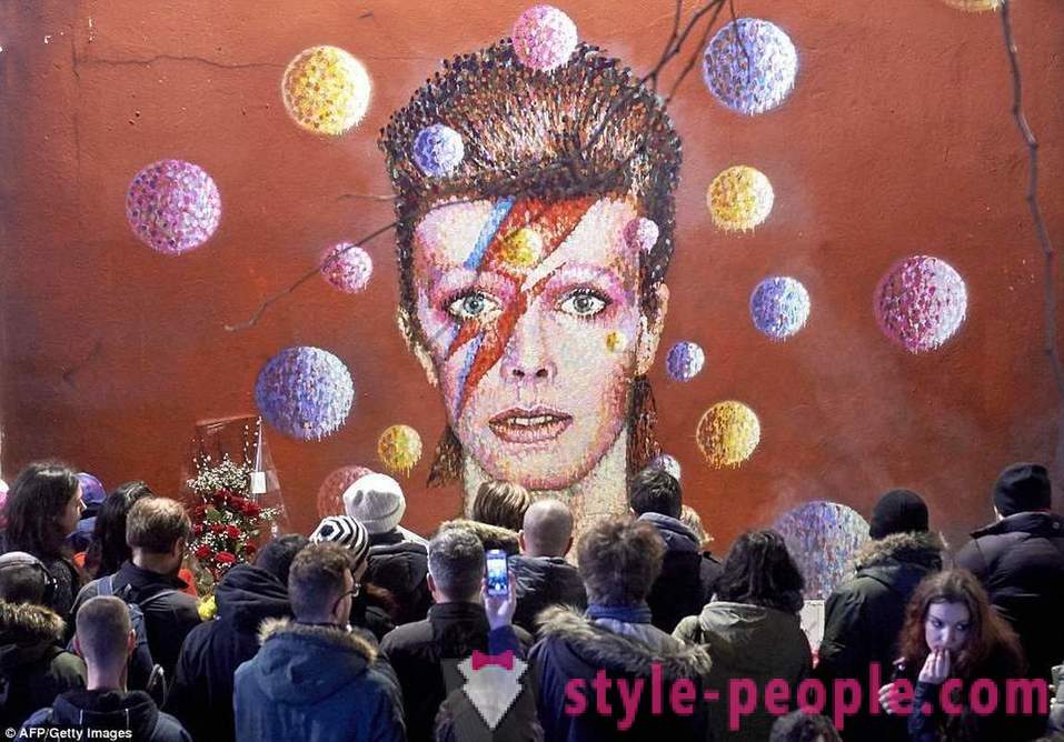 Fanii rămas bun de la David Bowie