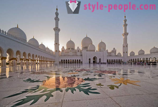 Zayed Moscheea Sheikh - Showcase principala bogăție nespusă a Emiratul Abu Dhabi