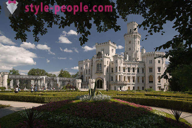 Excursie la perla de Boemia de Sud - castel Hluboka nad Vltavou