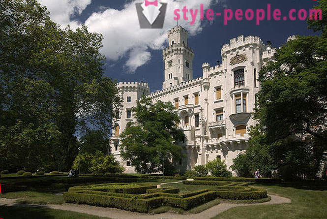 Excursie la perla de Boemia de Sud - castel Hluboka nad Vltavou