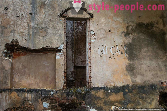 Abandonat casa franceză de oaspeti de sex feminin în Vietnam