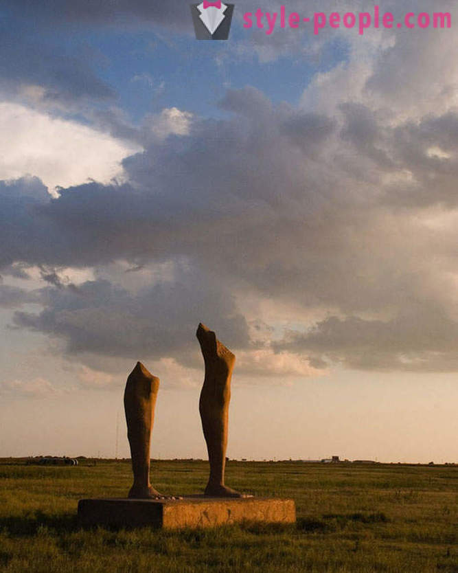 10 statui cele mai bizare și ciudate din lume