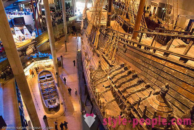 Turul muzeului singura navă din secolul al XVII-