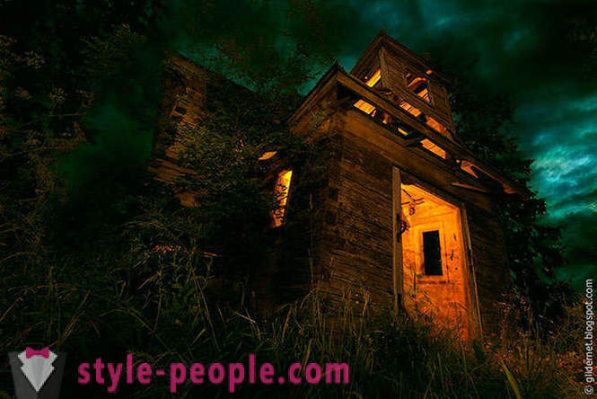 Night Watch - imagini atmosferice ale clădirilor abandonate