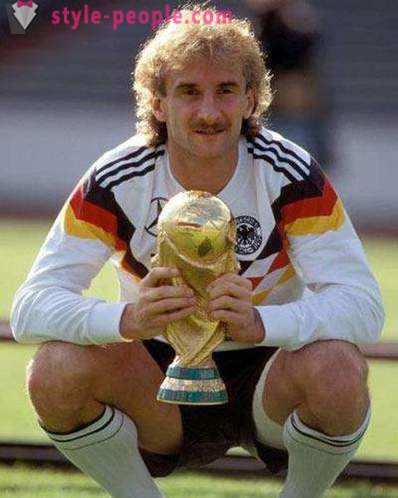 Rudi Völler - jucător german de fotbal și antrenor: o biografie, realizările sportive