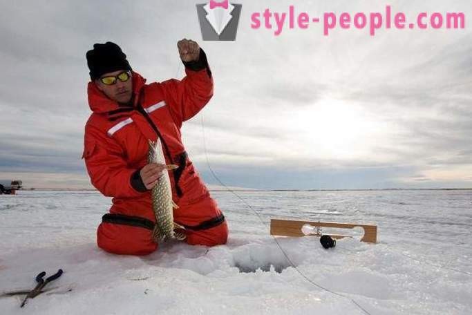 Pescuit de iarna pe gheață prima: Sfaturi cu experiență