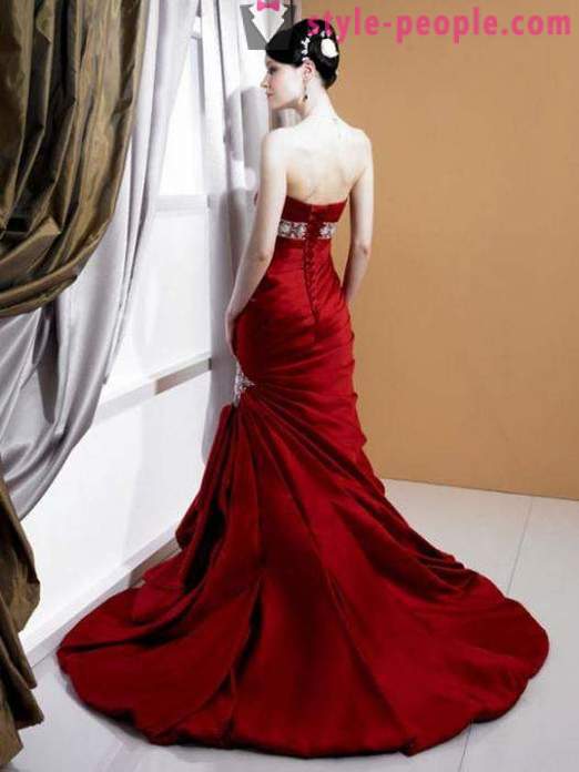 Rochie de mireasa roșu sau alb?