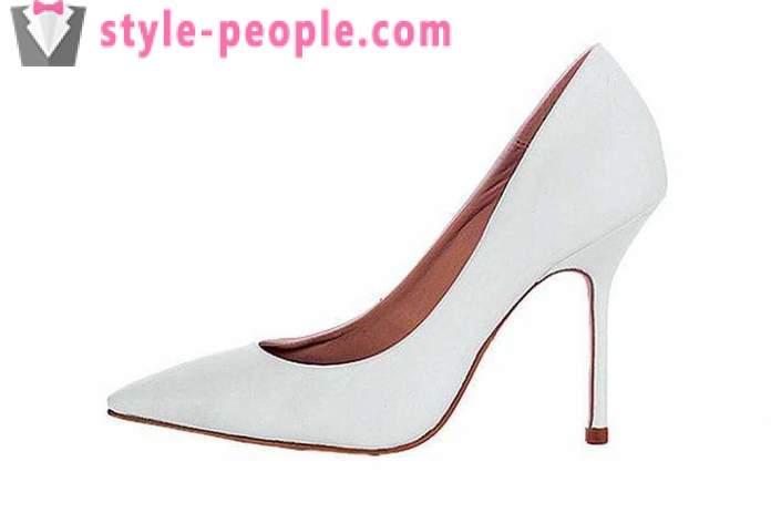 Pantofi albi pentru fashioniste