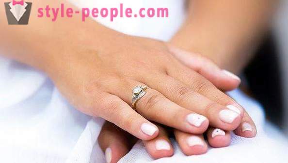 La un deget purta un inel de logodna? Inele de logodnă: fotografie